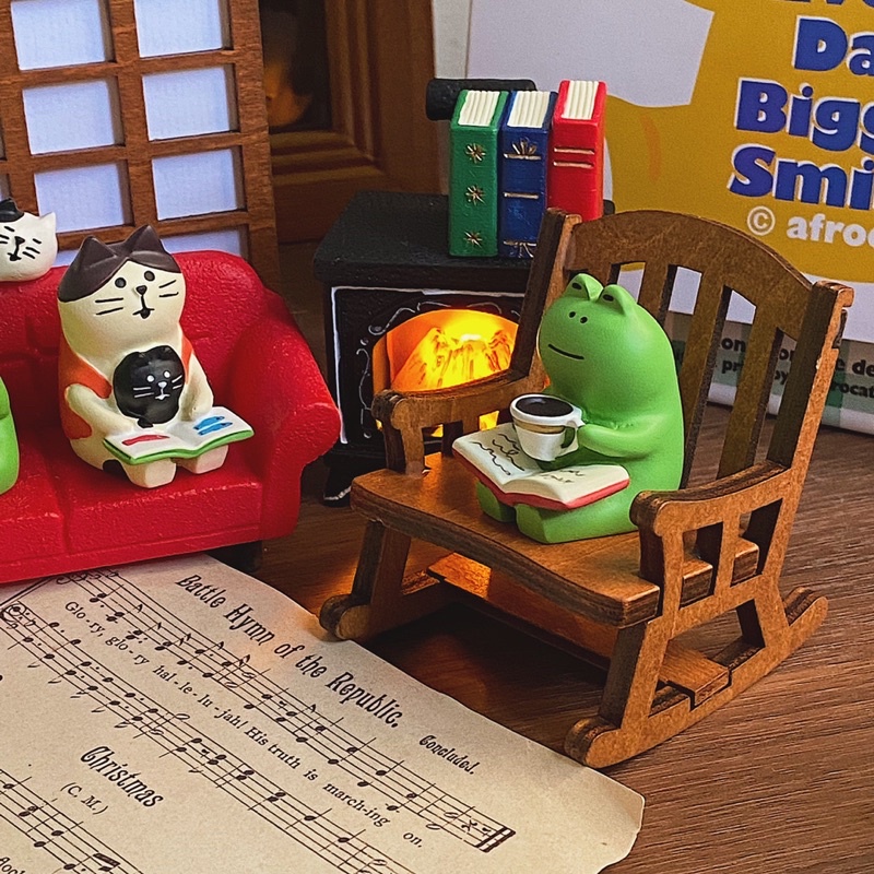 Mô hình mèo chủ đề tiệm sách