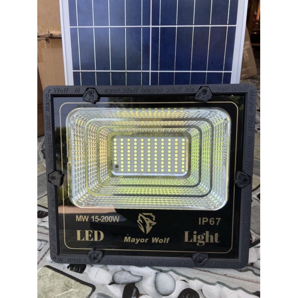 Đèn đổi màu 16 màu năng lượng mặt trời thương hiêu Mayor Wolf, công xuất 50W bảo hành 2 năm. 7 màu sắc cầu vồng