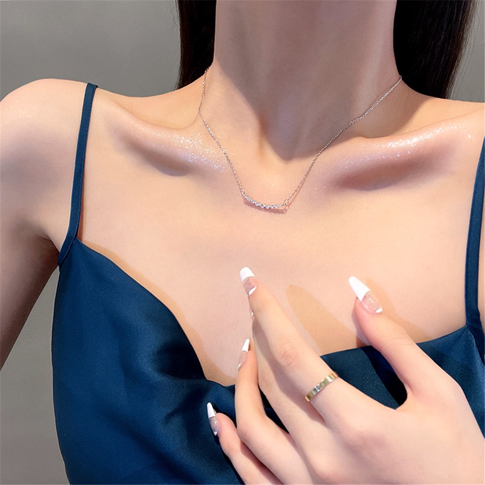 Vòng Cổ Choker Hình Bán Nguyệt Đính Đá Pha Lê Đơn Giản Sang Trọng Cho Nữ