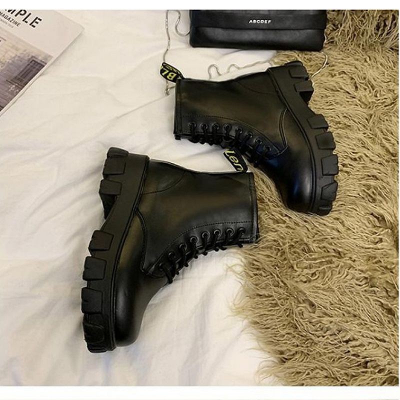 Giày Boots Ulzzang đế cao dày đẹp 5cm, 2 loại da đen lì và đen bóng.