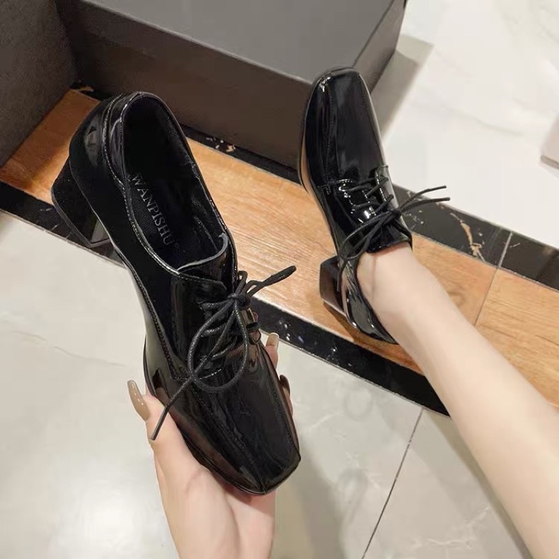 Giầy cao gót da bóng buộc dây 2 màu đen nâu