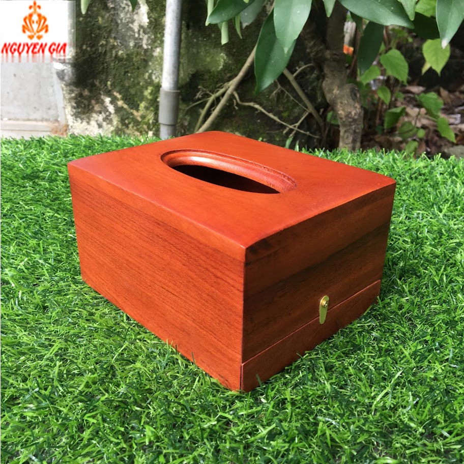 Hộp đựng giấy ăn cao cấp bằng gỗ Hương thiết kế đơn giản sang trọng tạo nên nét trang nhã, lịch sự
