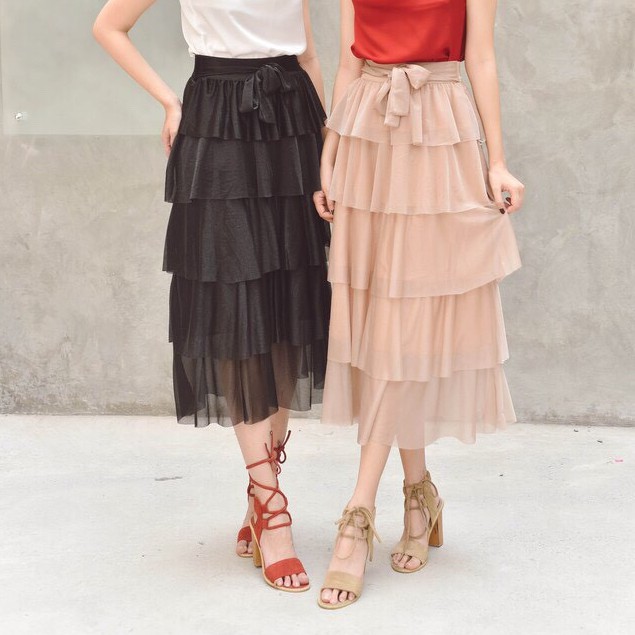 Chân váy dài 5 TẦNG NHŨ lấp lánh nổi bật giữa đám đông | BigBuy360 - bigbuy360.vn