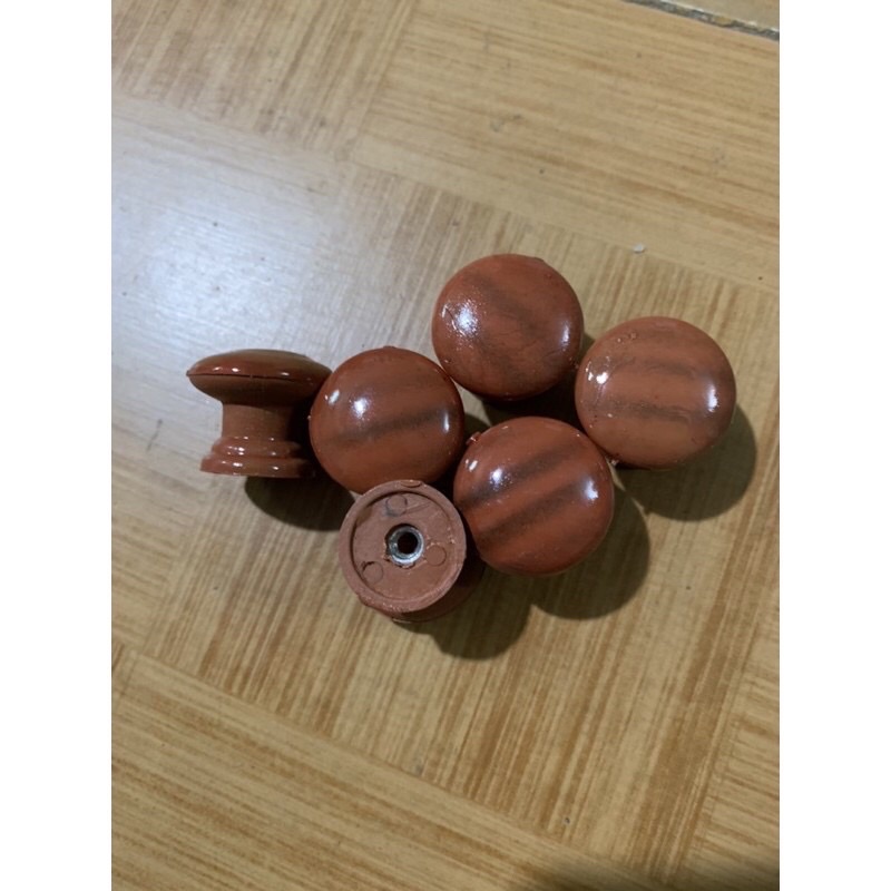 Núm tủ giả vân gỗ màu nâu, núm nắm cửa tủ tặng kèm vít hàng chất lượng