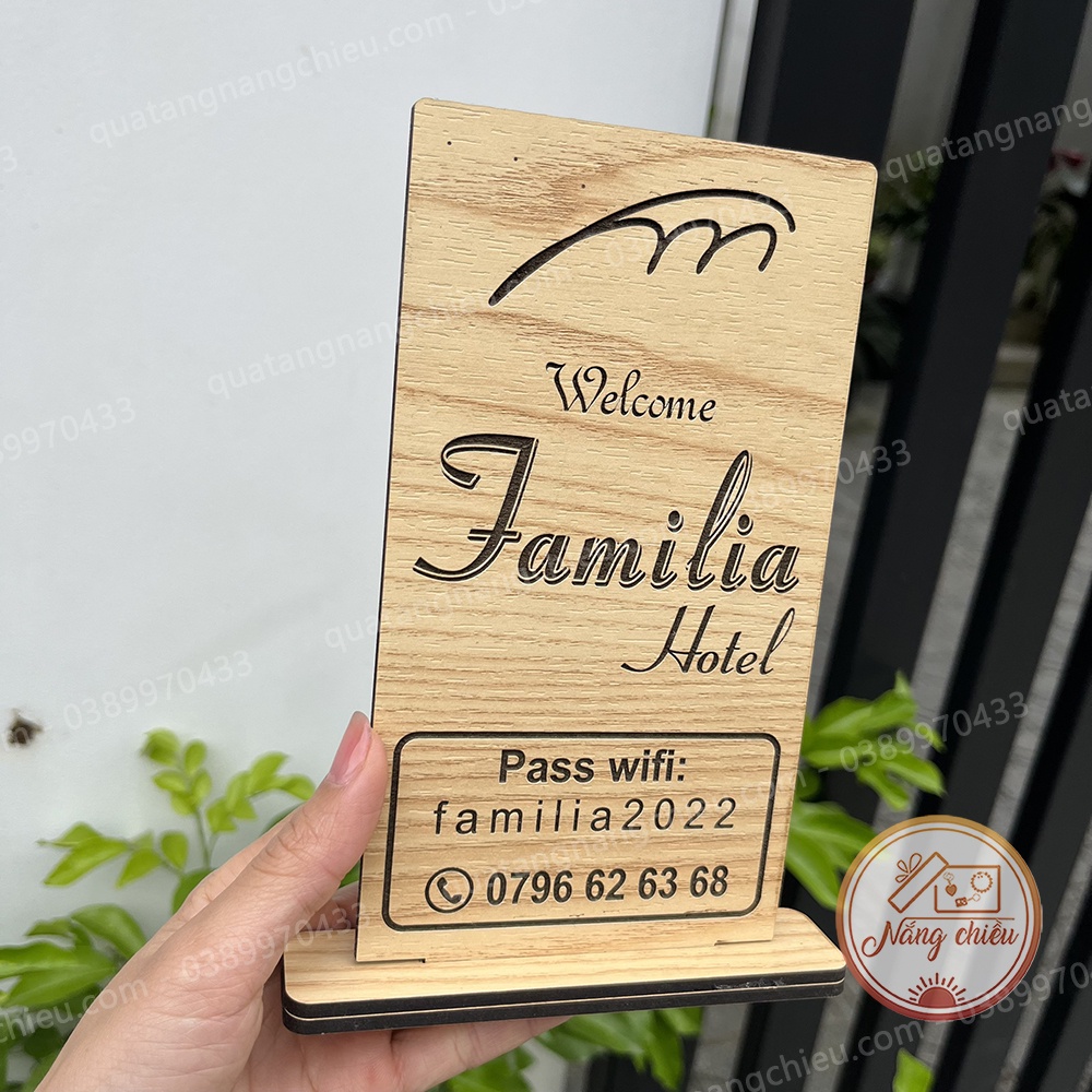 Bảng thông tin để quầy lễ tân khách sạn, bảng gỗ để bàn- Thẻ để quầy khắc gỗ
