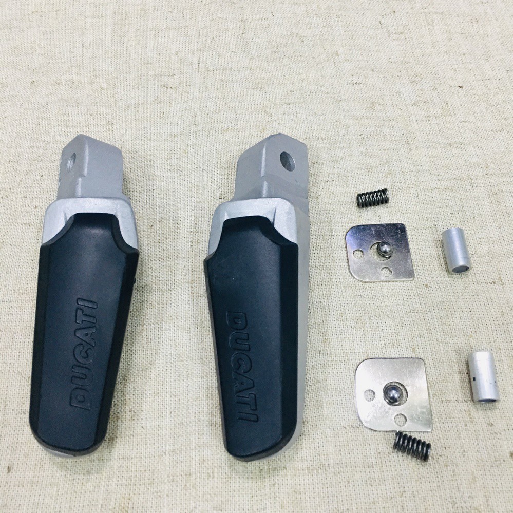 [SALE SỐC] CẶP GÁC CHÂN NHÔM CAO SU DUCATI NHIỀU MÀU GẮN ĐƯỢC CHO TẮT CẢ CÁC LOẠI XE MÁY CỰC ĐẸP (SIÊU RẺ)