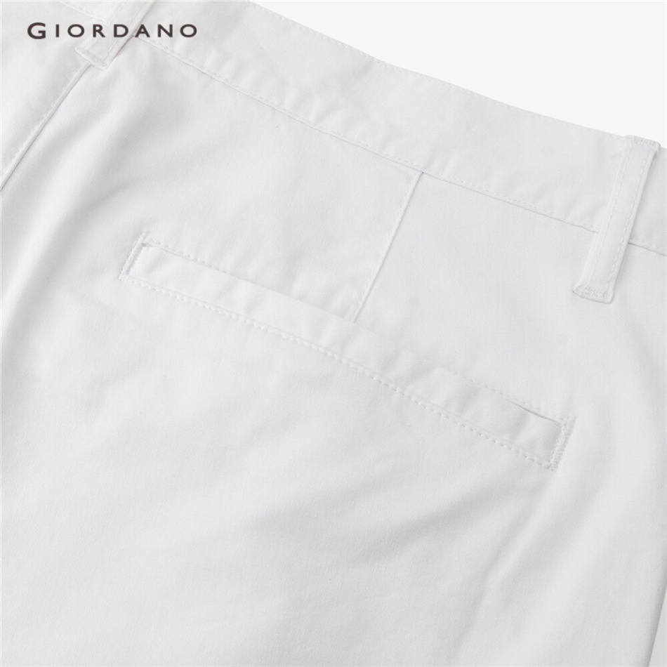 Quần short GIORDANO 13102231 mỏng nhe giản dị thời trang mùa hè cho nam