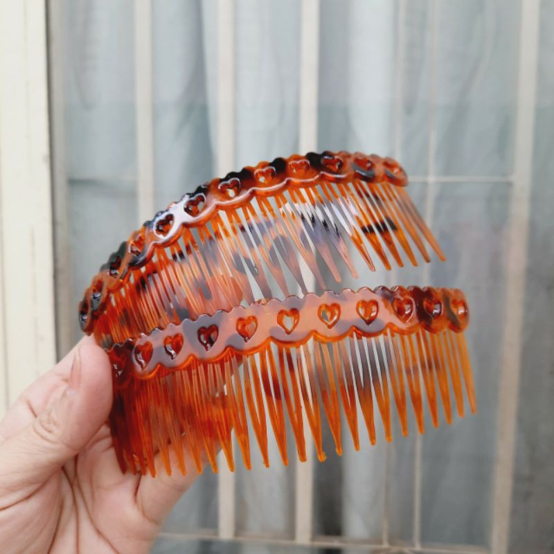 Lược cài nhựa trái tim hoạ tiết beo