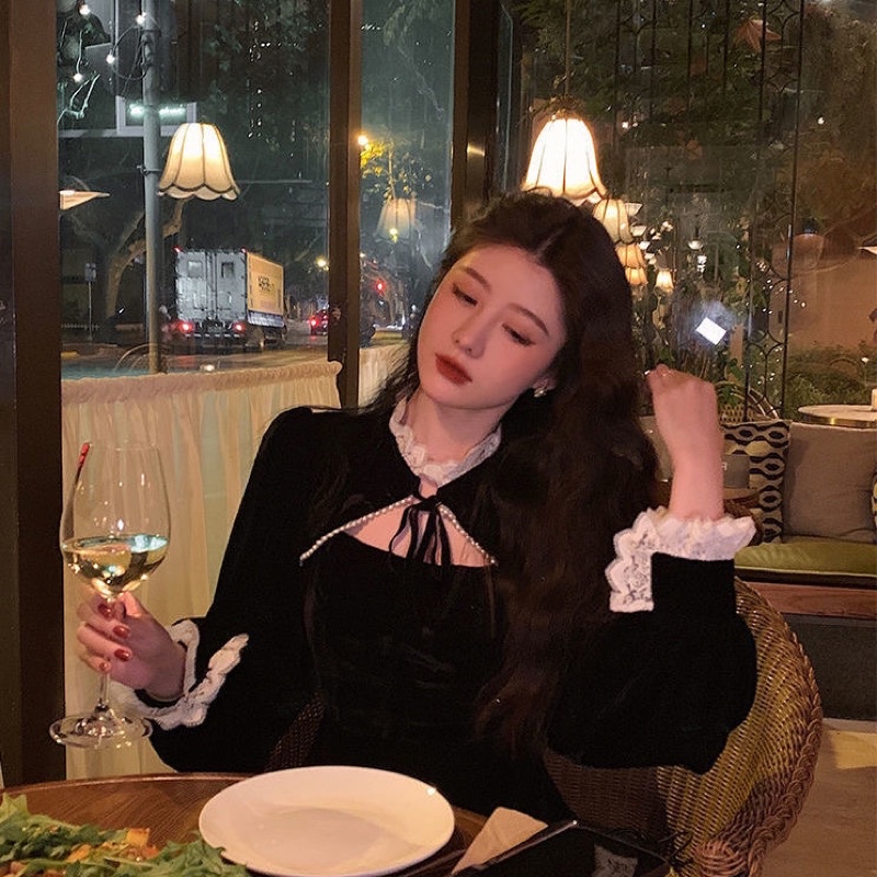 Đầm nhung đen khoét ngực dáng dài tiểu thư vintage