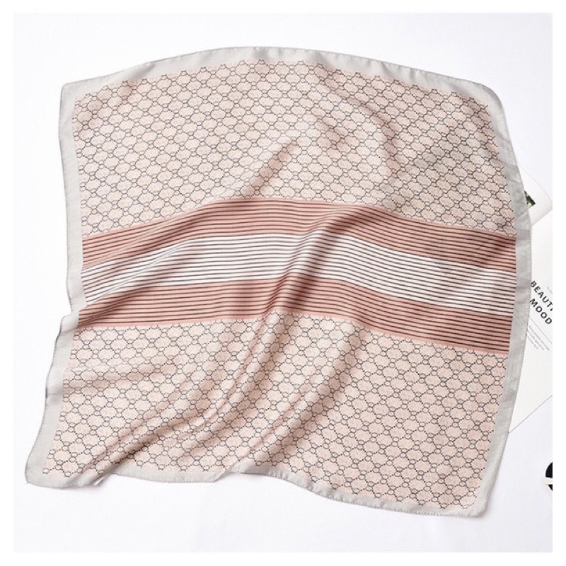 Khăn vuông sang trọng, size 70x70.