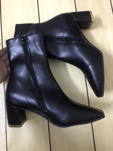 [ SẴN HÀNG ] MÃ K1 _ Boots da trơn đế 6 cm trắng kem và đen. | BigBuy360 - bigbuy360.vn