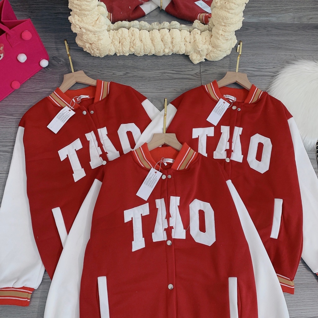 Áo Bomber Nỉ Nữ Thêu Chữ TAO 🦋 Áo Khoác Dáng Rộng Màu Đỏ Tay Bo 🦋