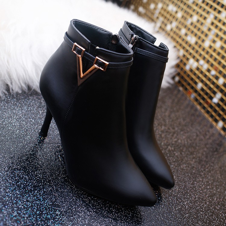 Giày bốt cao gót cổ chữ V HT802 | BigBuy360 - bigbuy360.vn