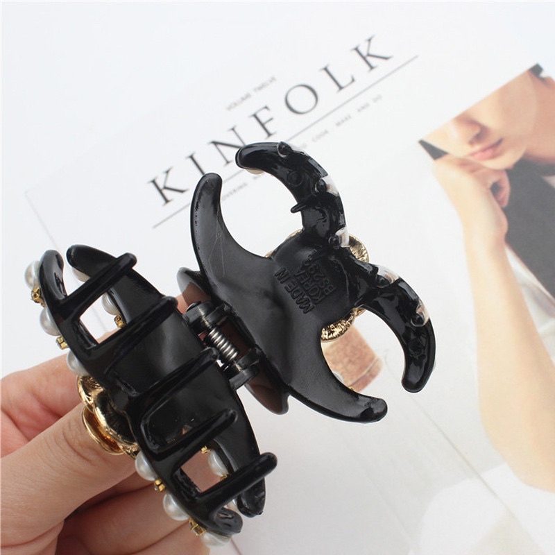 Kẹp tóc CHANEL hoa to đính hạt