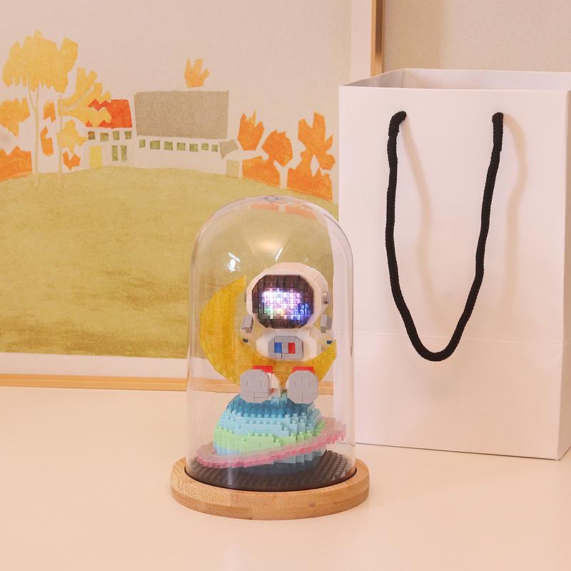 Lego Phi hành gia đèn led mẫu mới kèm lồng mica đế gỗ