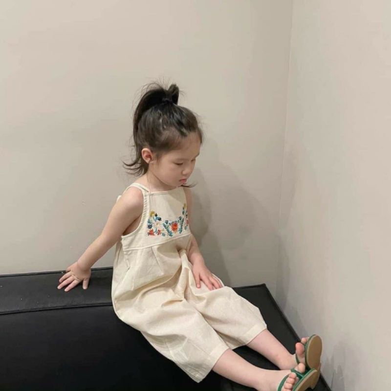 Yếm bé gái thêu hoa xinh xắn chất đũi cara mềm mát size 12 - 23ky