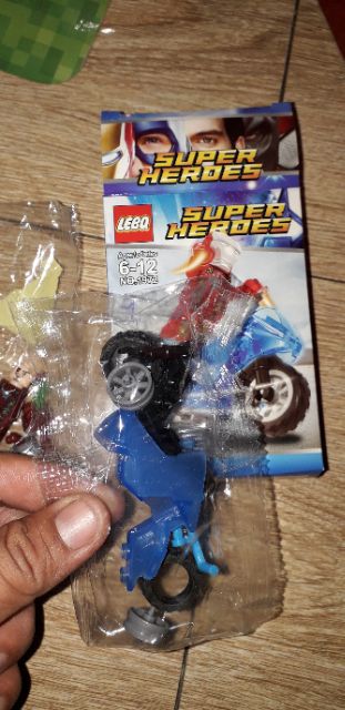 Lắp ráp 1 hộp LegoSuper Heroes Xe mô tô 1972