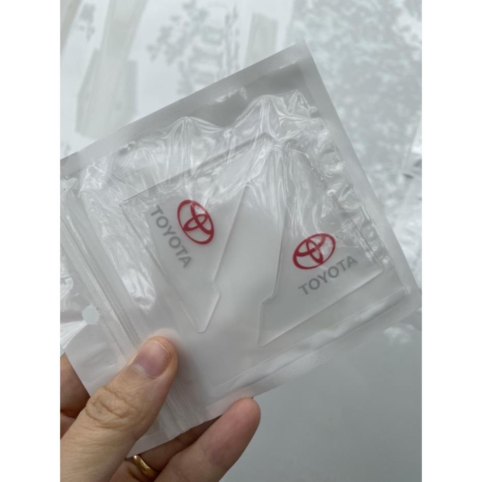 Bộ 2 Chi Tiết Miếng Dán Silicon Chống Va Đập Góc Xe Cửa Ô Tô - Full Logo Hãng Xe