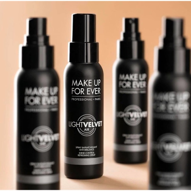 Xịt khoá lớp trang điểm Make Up For Ever Light Velvet Air
