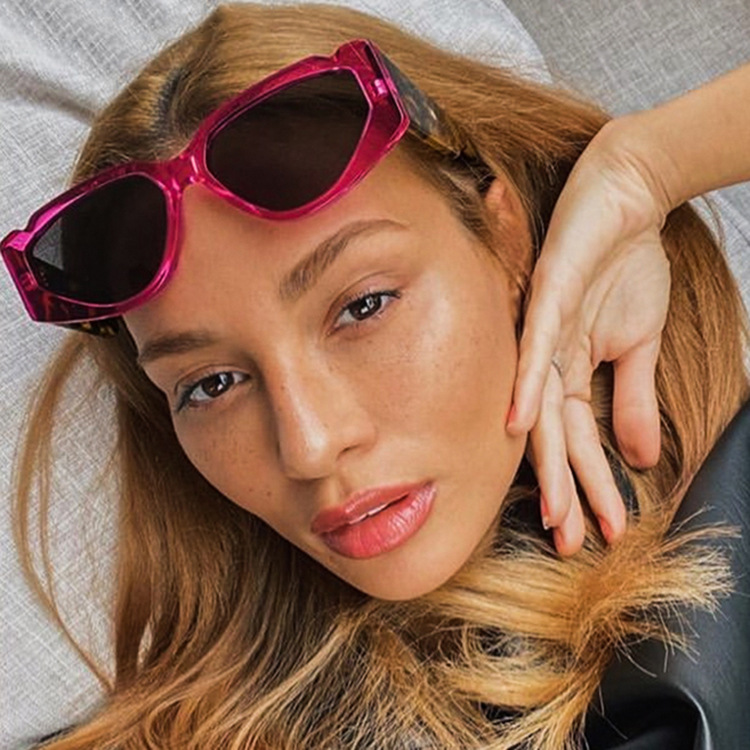 Kính mát gọng hình oval phong cách retro dành cho phái đẹp