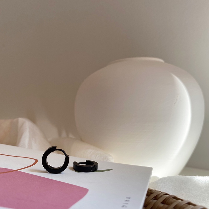 Khuyên tai nam tròn dạng xỏ Merin Accessories màu bạc đen đơn giản đẹp - Hoa tai Square