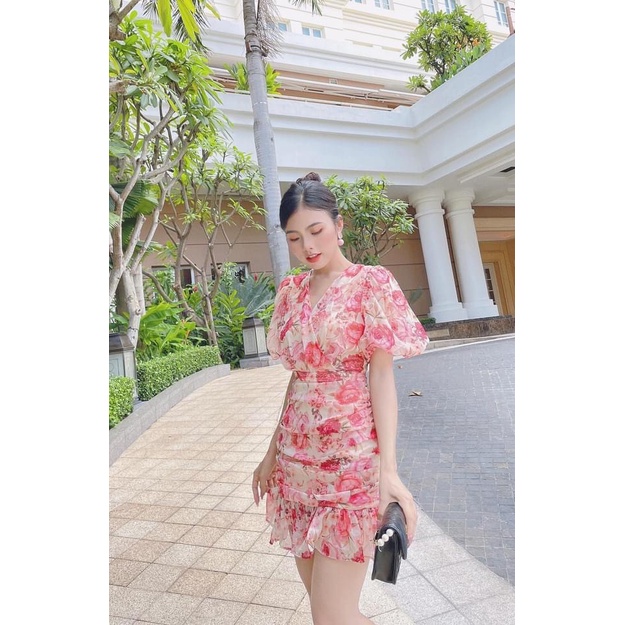 ĐẦM HOA NHÚN ❌Nhún thân ôm, cổ v ngực 👉🏻 eo ôm body khoe dáng đã mắttt 🤪🤪🤪 U mê mặc vầy ai chịu cho nổi 💙 2 màu trải sàn