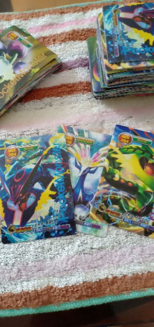 Thẻ bài pokemon dựa dẻo tuổi thơ