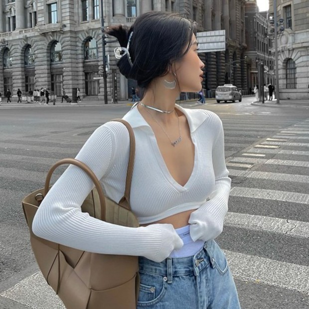 QADCOL  Áo dệt kim màu trắng tay dài cổ chữ V gợi cảm cho nữ