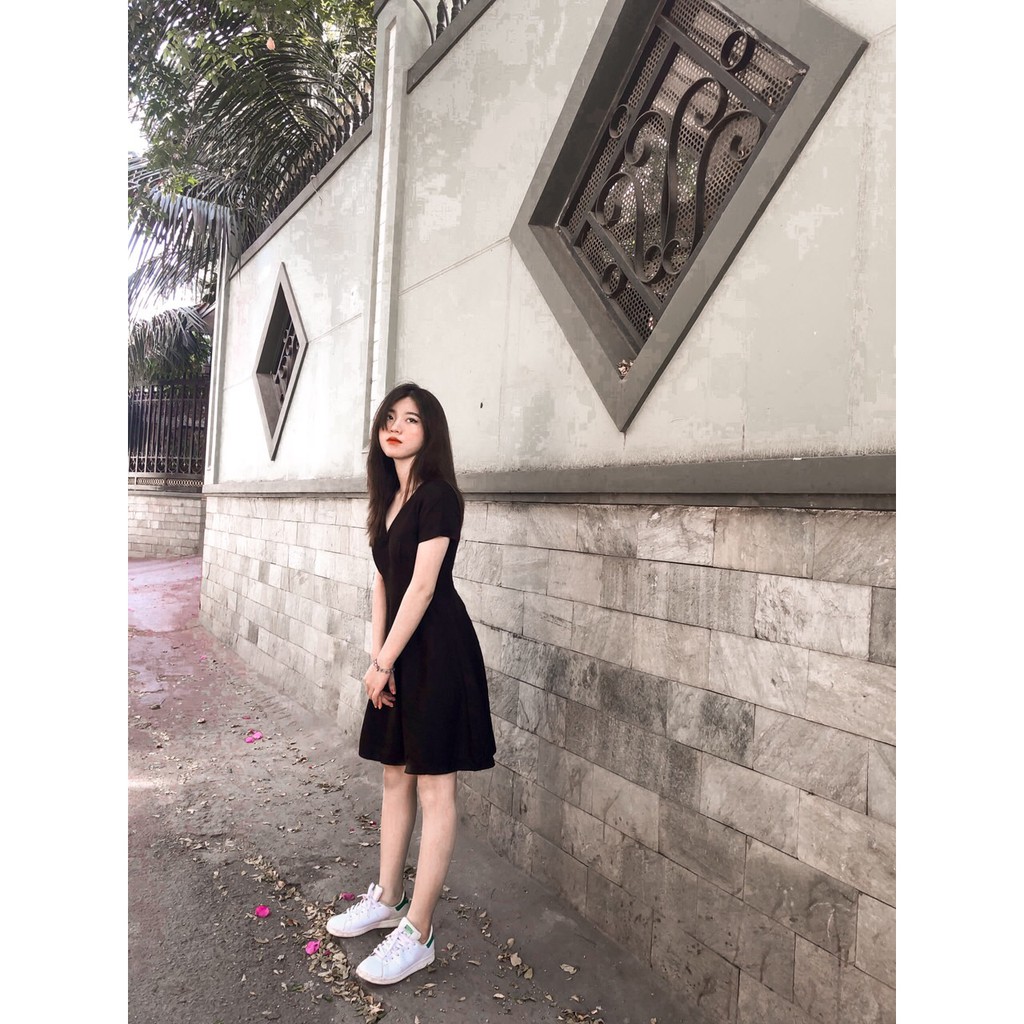 [XẢ KHO] Váy Đen Xoè Cổ Chữ V Dễ Thương Cá Tính | BigBuy360 - bigbuy360.vn