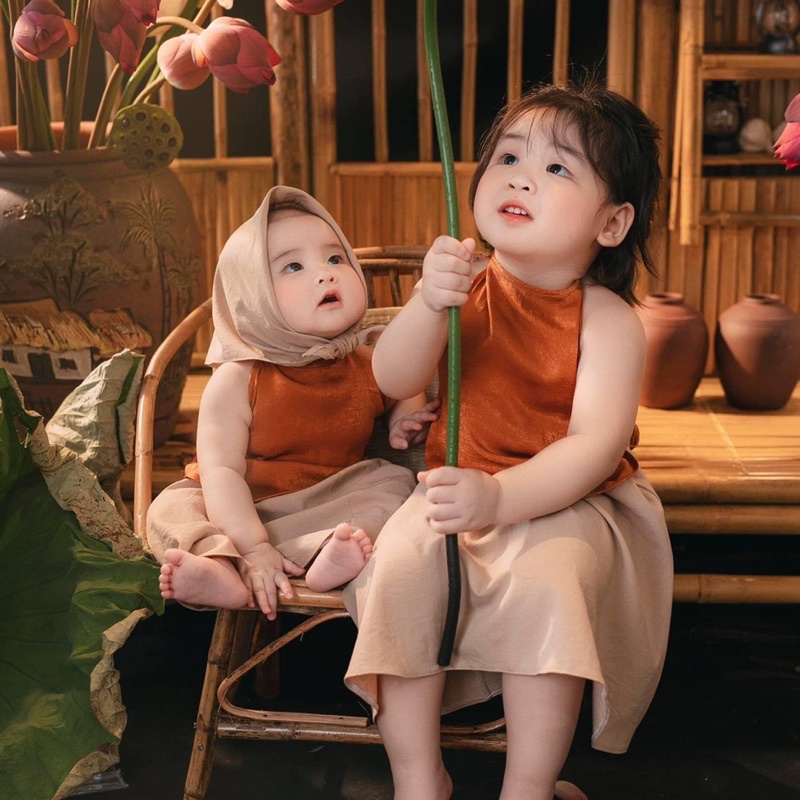Set yếm lụa kèm khăn cho bé gái 1-5 tuổi