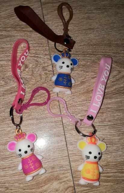 Một chiếc móc hình chú chuột bằng nhựa đặc rất đẹp