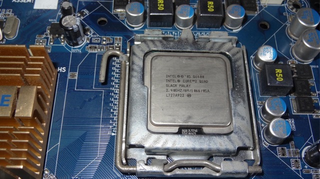 CPU intel-Q6600 (tặng keo tản nhiệt )