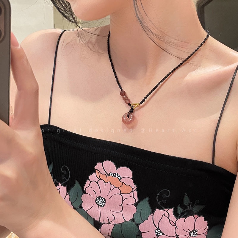 Vòng cổ Mặt Hình Trái Dâu Đính Đá Pha Lê Màu Đen Thời Trang Mùa Hè Sang Trọng Cho Nữ