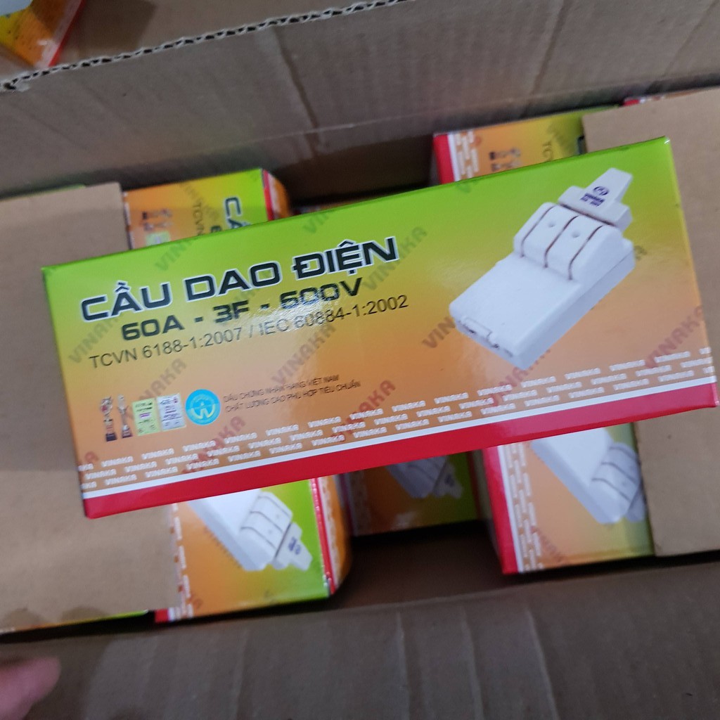 Cầu dao điện 3 pha 60a đế sứ tay đẩy cầu dao được là từ sứ cách điện cực kẹp VINAKA CD8