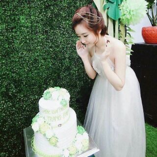 Đầm yếm ren lưới cô dâu