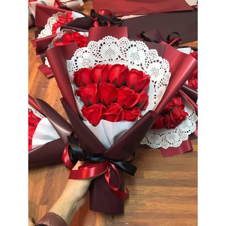 hoa sáp thơm bó 11b phối ren sang trọng