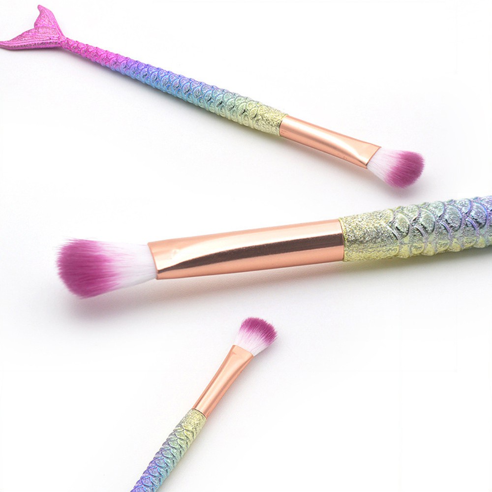 1 Cọ Trang Điểm Mắt Cán Đuôi Cá Nhiều Màu