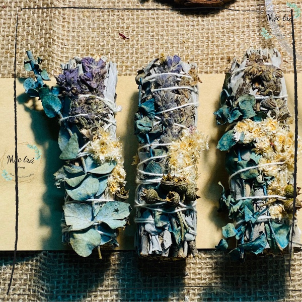 Xô trắng mix hoa oải hương và Bạch đàn dollar  – 10cm💐💐💐