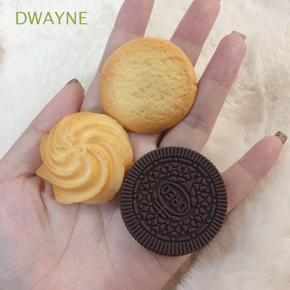 Ghim Cài Áo Hình Bánh Quy Xinh Xắn Cho Nữ