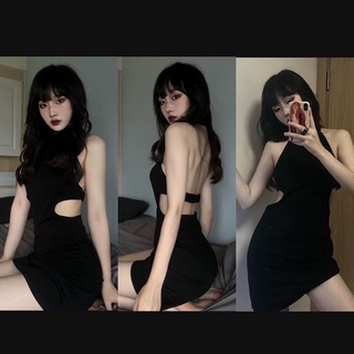 Đầm đen cổ yếm khoét eo hở lưng