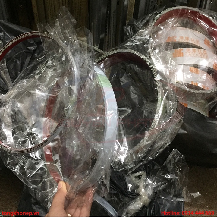 La inox cuộn dán tường trang trí (có sẵn lớp decal ở mặt sau để bóc dán trực tiếp mà không cần dùng keo) | BigBuy360 - bigbuy360.vn