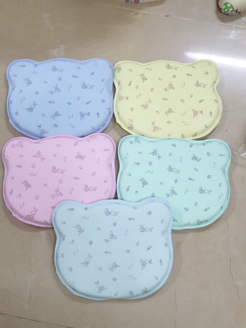 Gối cao su non Aiko chống bẹp đầu cho trẻ sơ sinh