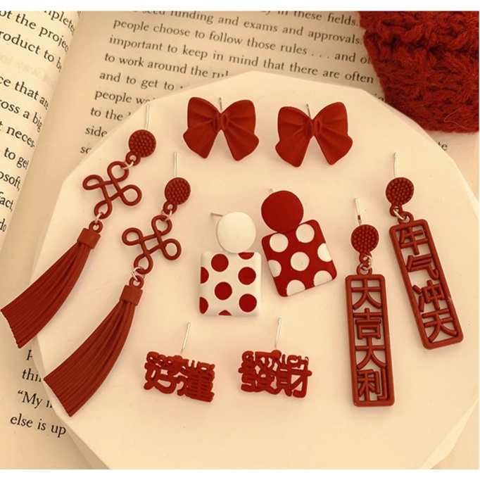 Bông tai dáng dài màu đỏ thời trang năm mới