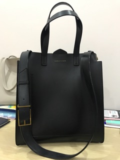 Túi Charles & keith size30