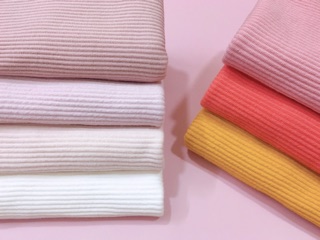 Áo thun gân cổ thấp