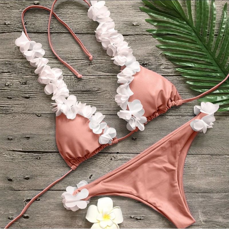 Bikini dây viền hoa gợi cảm