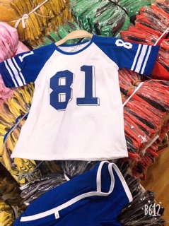 Com bo quần áo bé
