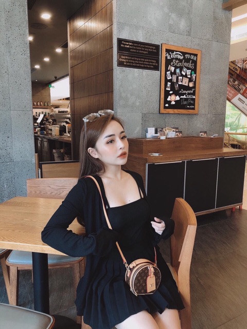 Túi dáng tròn xinh nguyên hộp size 18 bỏ vừa điện thoại plus | BigBuy360 - bigbuy360.vn