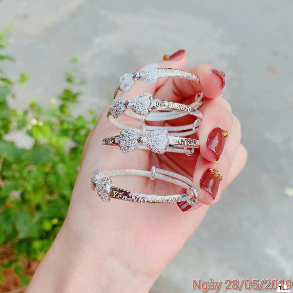 vòng tay nơ khắc tên cho bé (bao gồm cả khắc chữ)