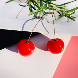 Bông tai quả cherry đỏ mọng